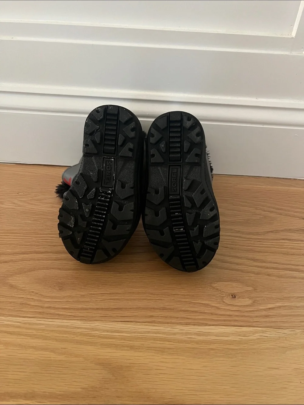 Sorel Kids Black & Gray Winter Boots with Red Logo Strap